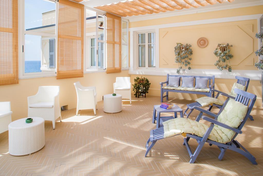 Hotel Beau Sejour Аласио Екстериор снимка