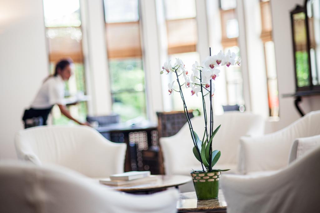 Hotel Beau Sejour Аласио Екстериор снимка