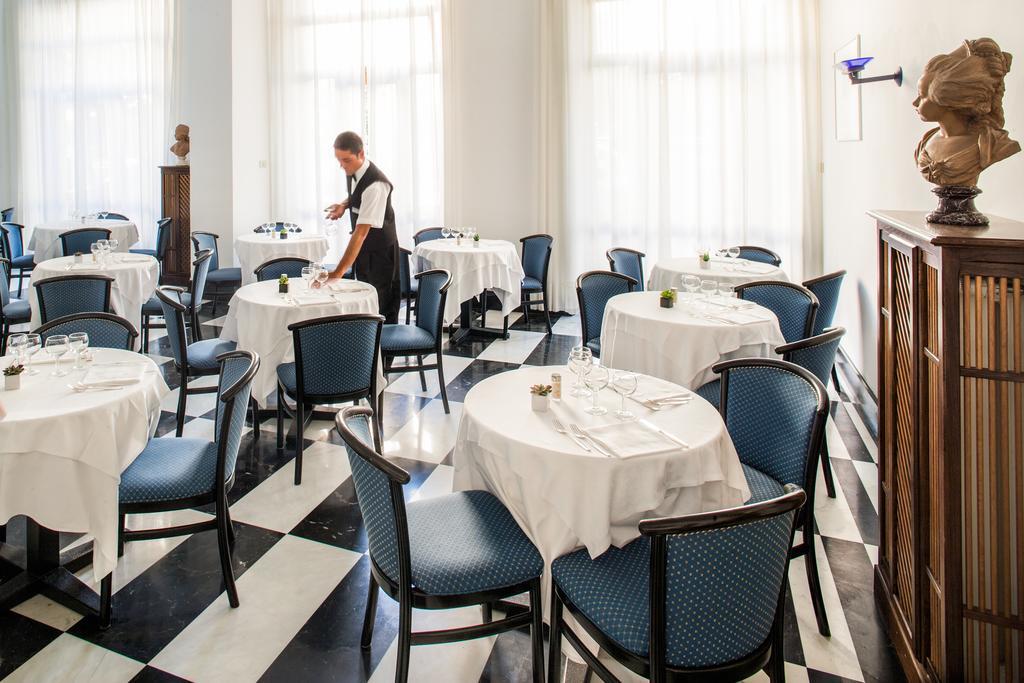 Hotel Beau Sejour Аласио Екстериор снимка