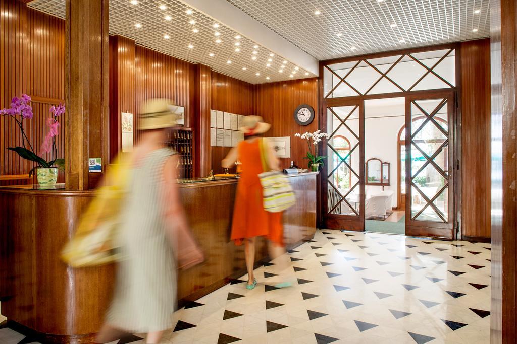Hotel Beau Sejour Аласио Екстериор снимка