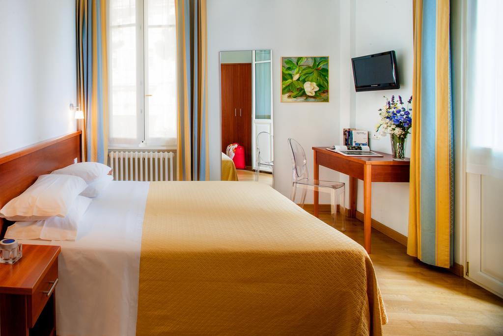 Hotel Beau Sejour Аласио Стая снимка