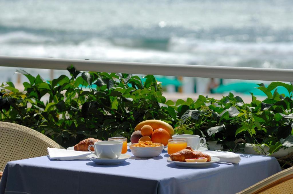 Hotel Beau Sejour Аласио Екстериор снимка